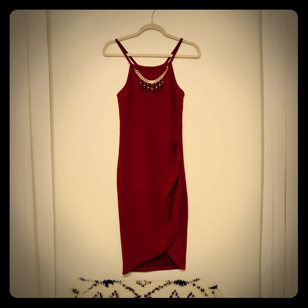 NWT Burgundy Dress with Cute Necklace - Picture 2 of 4